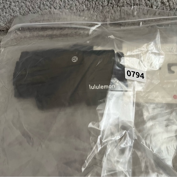 Lululemon License to Train Boxing Wraps Black Sz M/L NWT - Picture 9 of 9